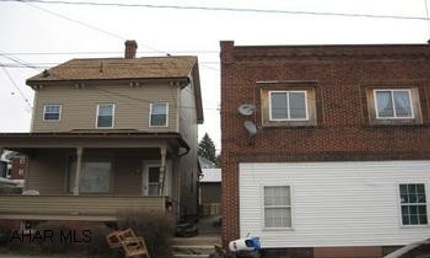 Duplex plus single family home and 3 car garage. Total rent is $1269/mth. All separate utilities. Both buildings have been remodeled w/new windows, siding, baths, roofs, water heaters. Great rental  income. Nothing to do but collect the rent. Garage rents for $60/mth also. Realtor is related to seller.