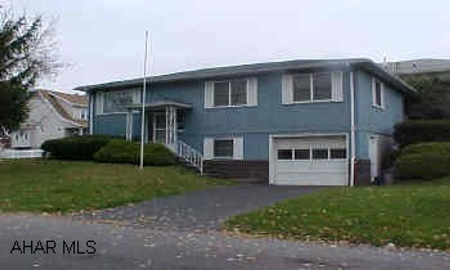 Corner of 5th Street and Walton Ave.  Nice Bi-Level 2-3 bedrooms. 1 3/4 bath, convenient, open floor plan, slate foyer-2BR up-Basement BR or family room, Must See!! Seller must find suitable housing.