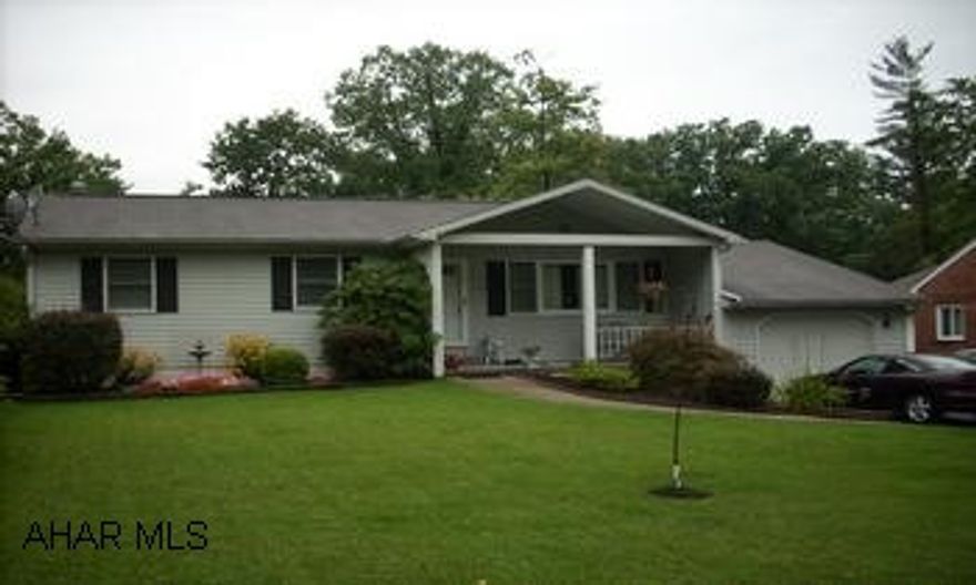 1 STORY RANCH. BEAUTIFULLY DECORATED VINYL SIDED ONE STORY. LOWER LEVEL FAMILY ROOM. NEW A/C. NEW APPLIANCES IN KITCHEN. LAUNDRY IN BASEMENT HAS SHOWER AND COMMODE. GREAT LEVEL YARD.