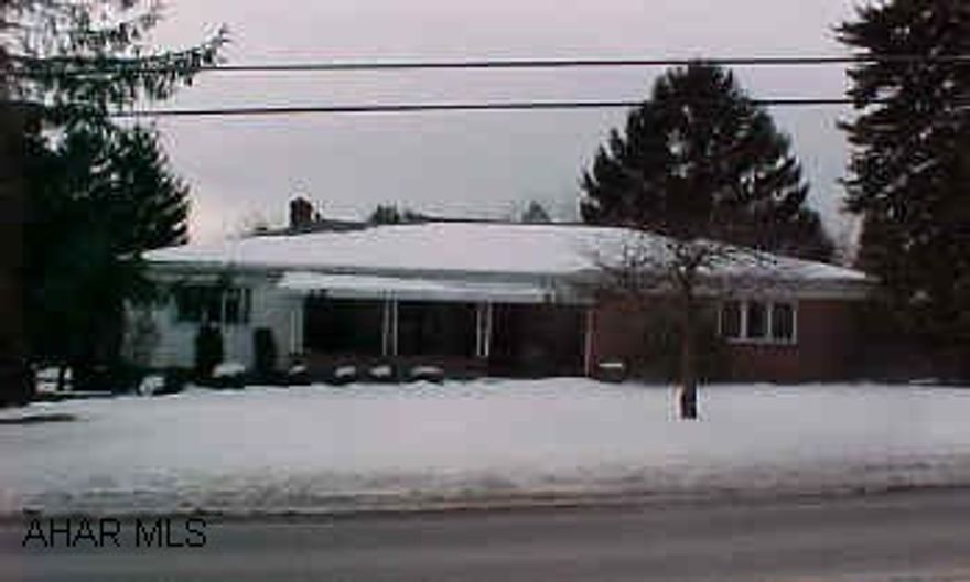 Nice ranch in Sylvan Hills with open floor plan. Large master bedroom, greenhouse off den and open 2 car garage. Large flat lot with off street parking.