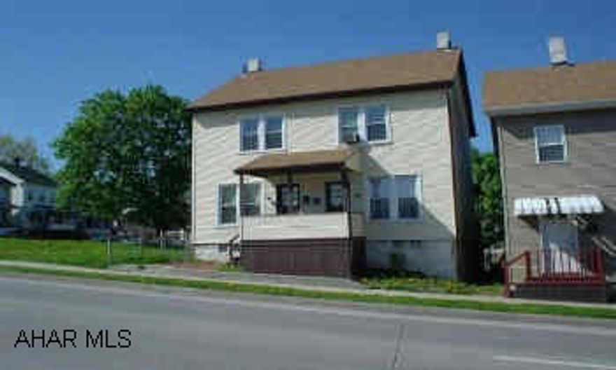 2 Bedroom, 1 bath on each side, vinyl sided, shingled roof, separate utilities. Section 8 approved. Must be sold with 407-409 17th Street and 1704-06 Fourth Avenue.