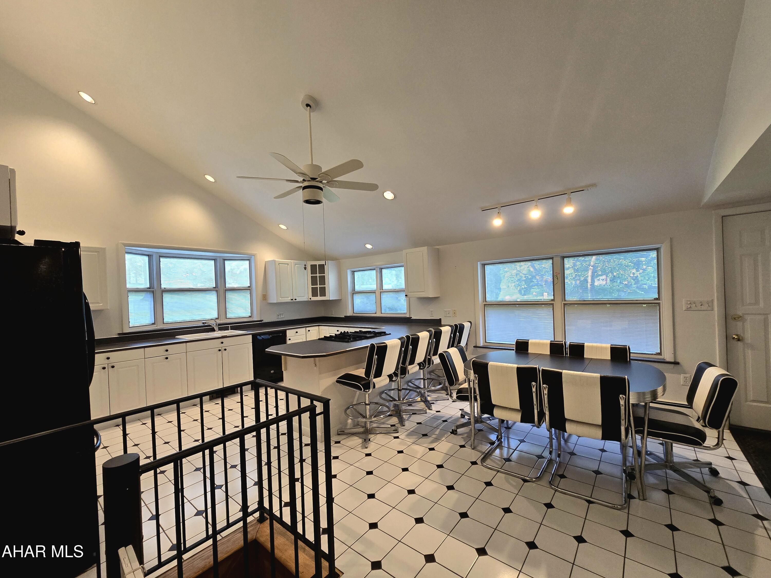 Holiday Manor - Residential