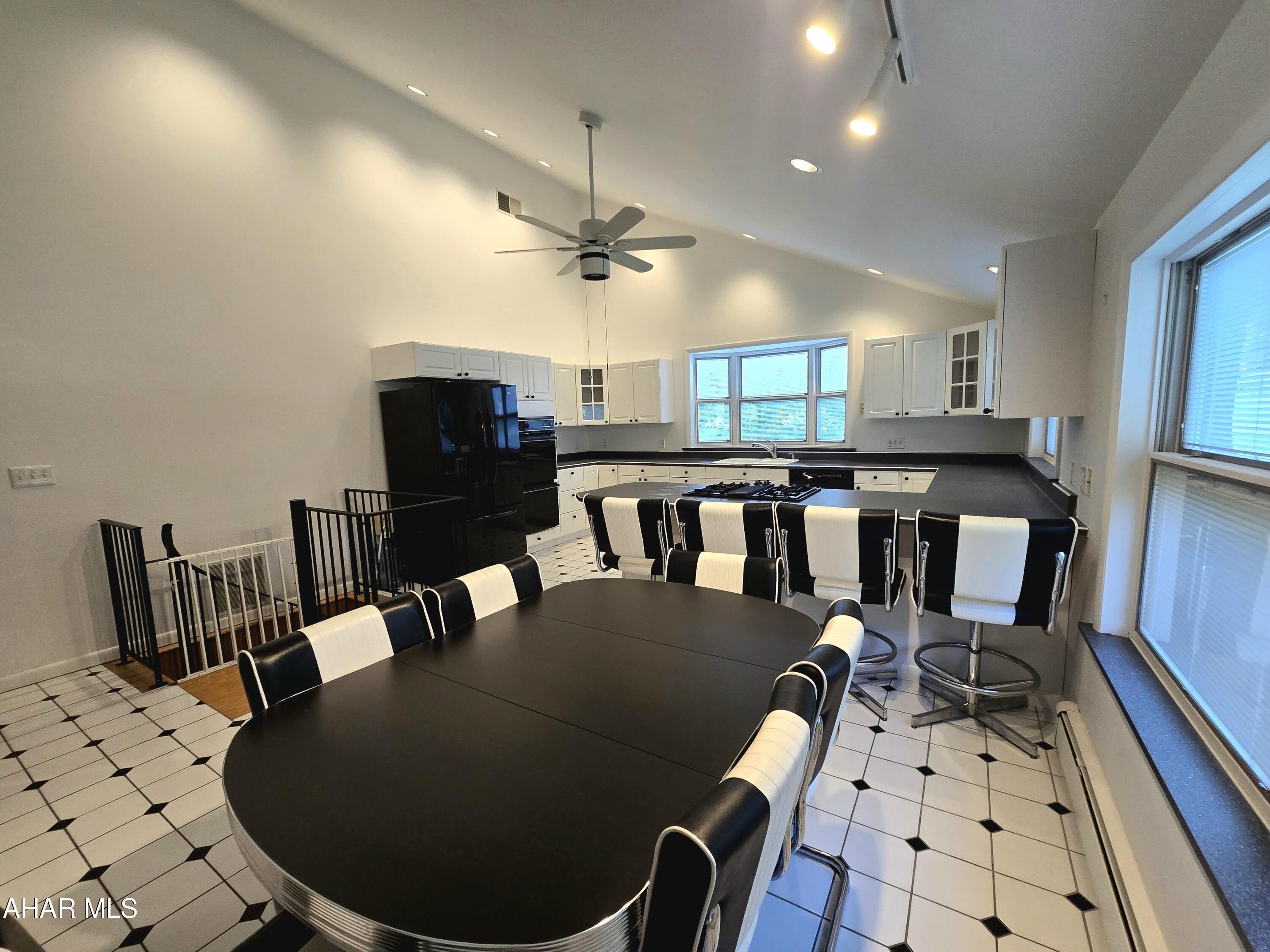 Holiday Manor - Residential