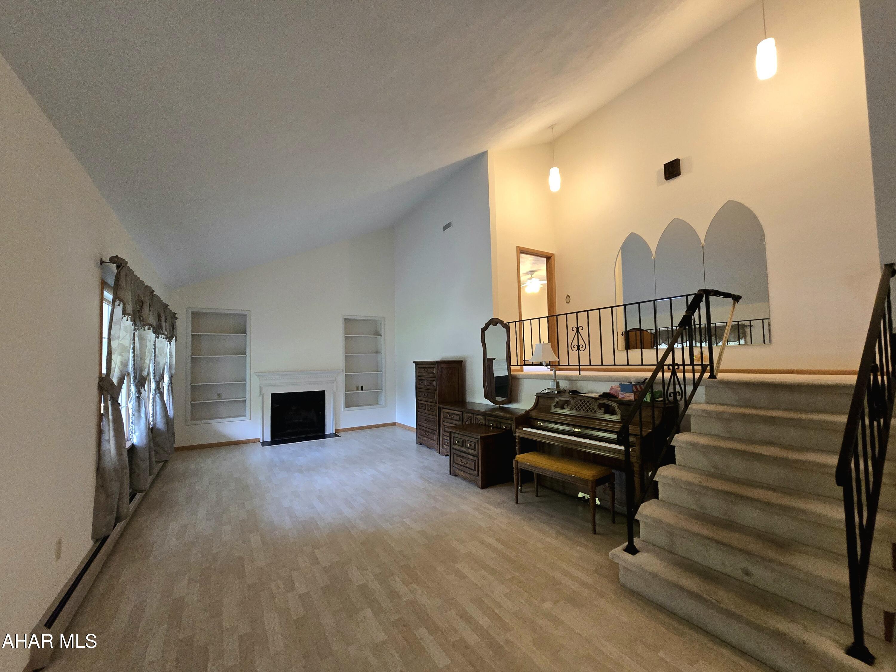 Holiday Manor - Residential