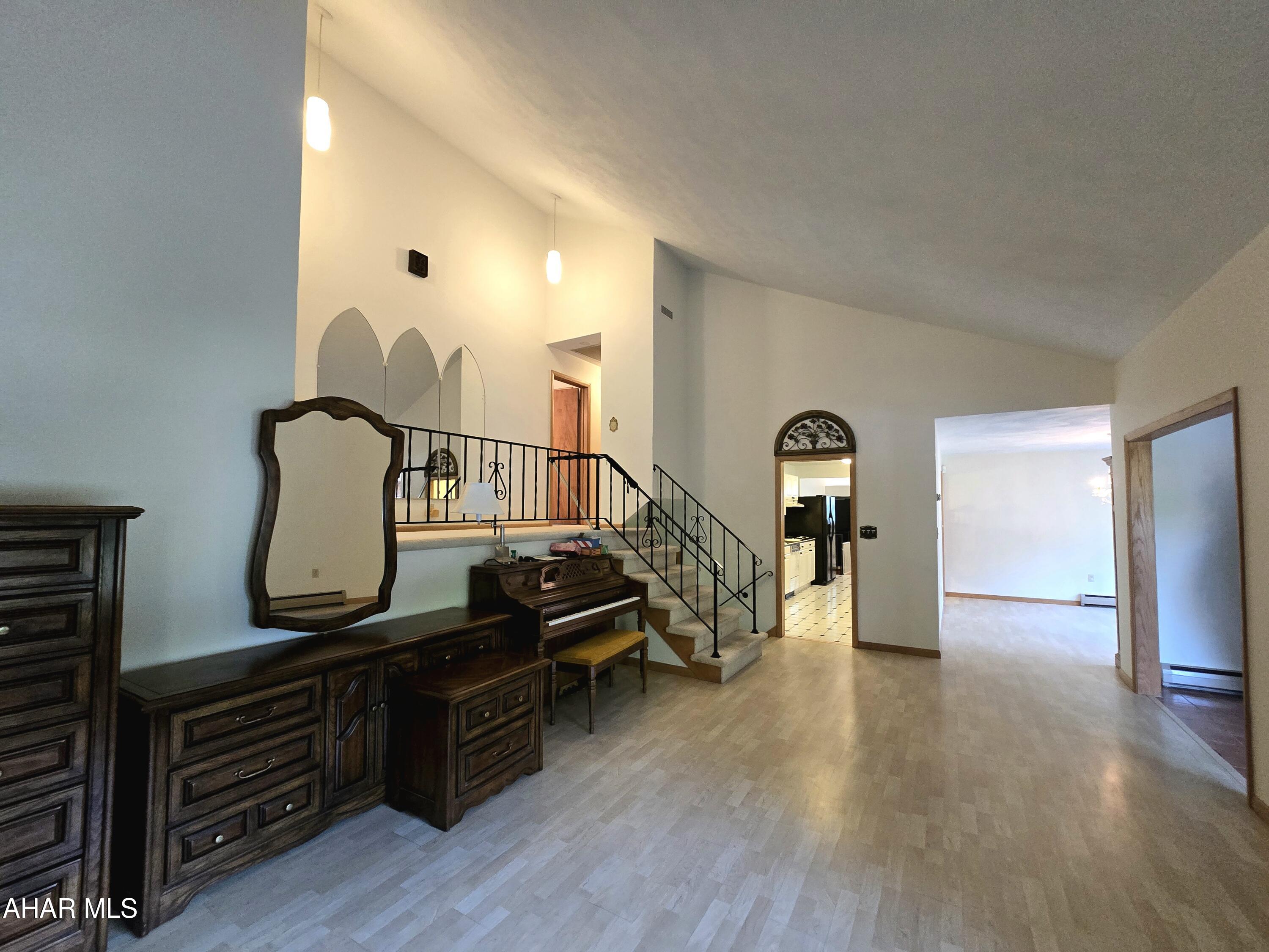 Holiday Manor - Residential