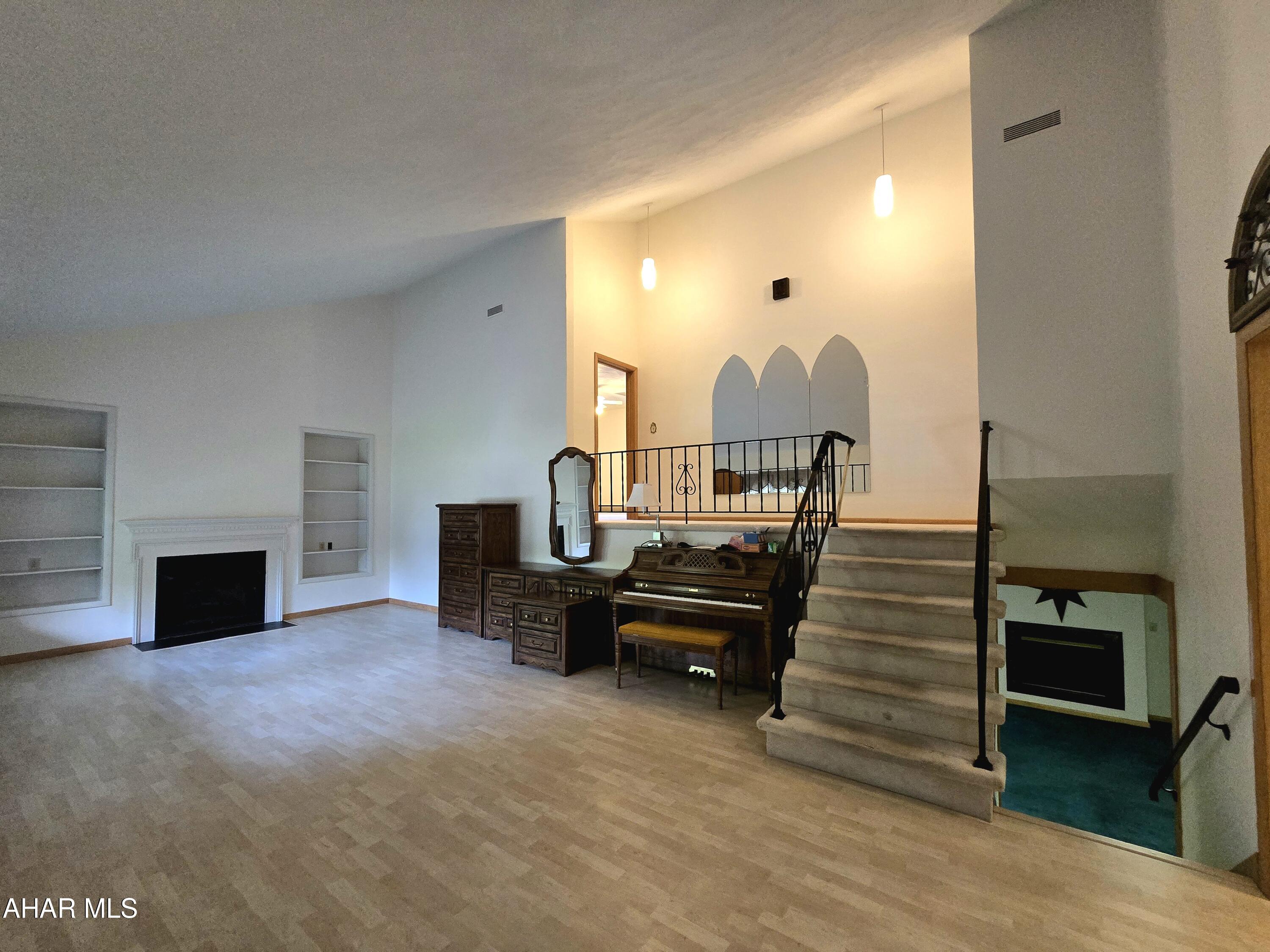 Holiday Manor - Residential