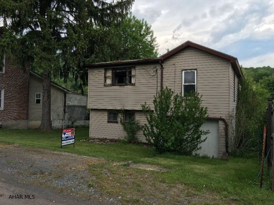 Home is in poor condition but can be renovated!!