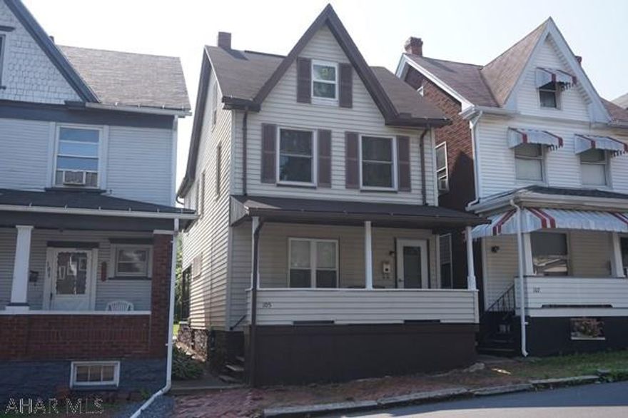 Nice 3 bedroom 1 bath vinyl 2 and a half story on 22 1/2 x 120 lot. Oak kitchen, new laminate flooring, central air, off street parking. Call listing agent today for your showing.