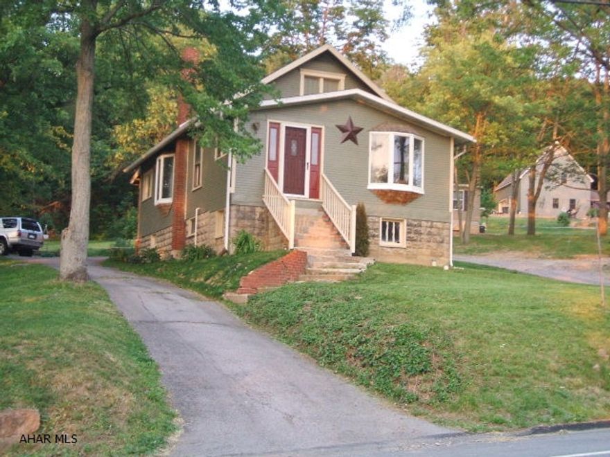 Adorable home on 1.17 acres in Logan Township! The roof is 1 year old and the seller has also put in a new well & hot water tank. There is a large 2 car detached garage. Minutes from the ballpark and Logantown Centre. Priced to sell at $87,900!