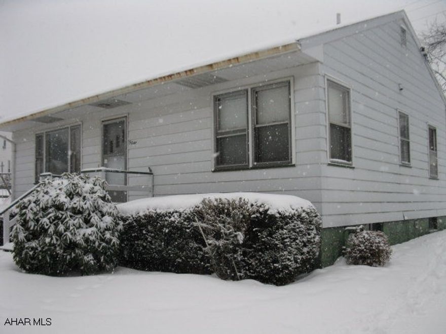 EAST END RANCH - 3 BED 1 BATH RANCHER WITH MUCH POTENTIAL.  HARDWOOD FLOORS, FULL BASEMENT COULD BE FINISHED, OFF STREET PARKING.  SOME TLC NEEDED.  BEING SOLD AS IS.