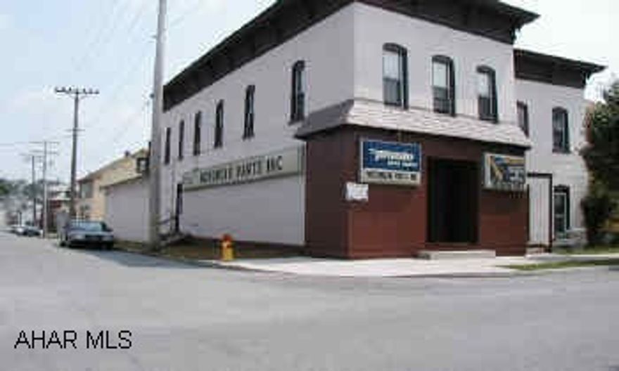 Two story brick - First level storeroom/warehouse with mear warehouse, four apartments.Very good rental history and return Store/Warehouse is vacant, owner will remodel. 3,800 Sq. Ft.***Store and rear warehouse vacant and available @$750 per month.***