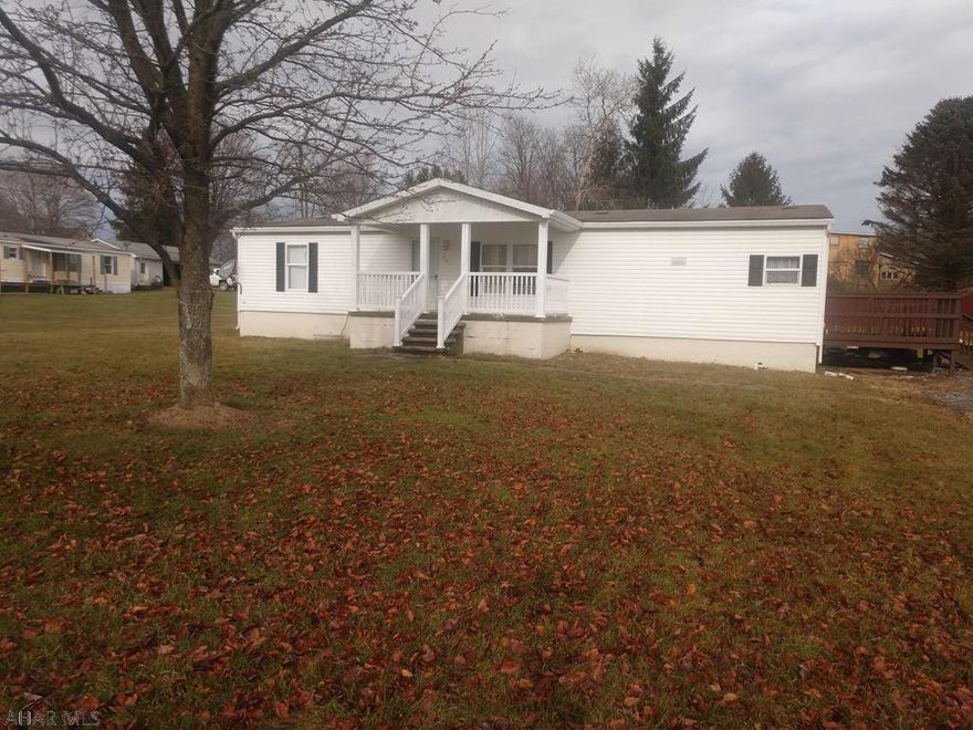 Morrisdale 1 story double wide in nice, quiet neighborhood on dead-end street. Needs some work, but could be perfect for an investor or handyperson. AS-IS sale. Seller will make no repairs. Title to mobile home is not retired which makes most forms of financing improbable.