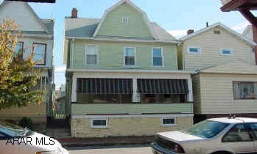 BEAUTIFUL CLASSIC 2 STORY HOME. JUST MOVE INTO THIS FIRST CLASS CLASSIC 2 STORY HOME!  APPLIANCES ARE INCLUDED!  ALSO HAS A COZY BACKYARD AND A  2 CAR GARAGE.  VERY CLEAN AND TAKEN CARE OF.  CONTACT MIKE MANGIA FOR THIS ONE.