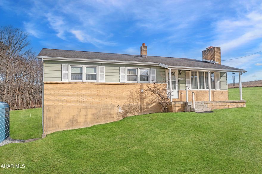 3 bedroom single level home on Punkin Ridge Road situated in 1.5 acres in LaJose / Newburg. Wood burning fireplace, nice deck and country living.