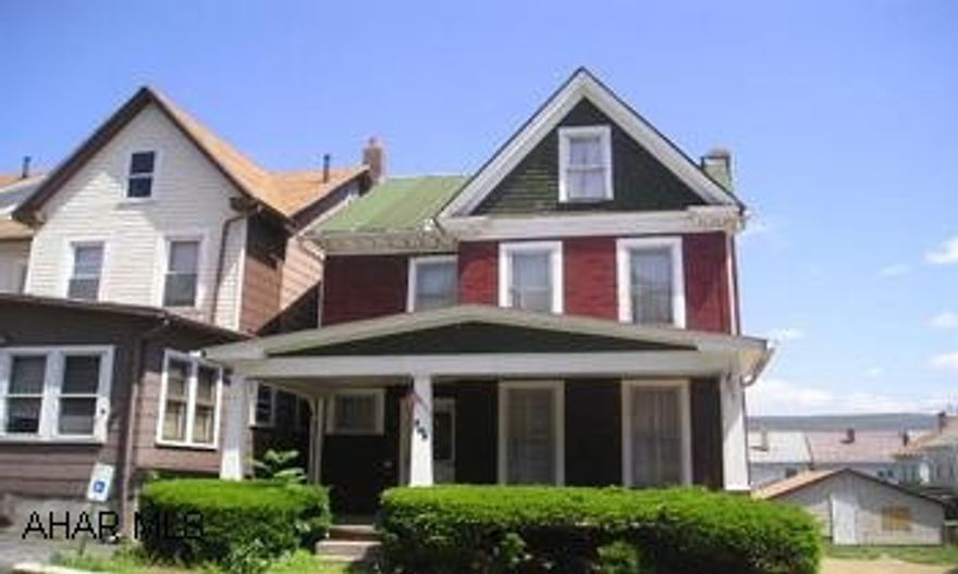 Good starter, investment or low cost house. Newer furnace, 100 amp electric. Good starter, investment or lwo cost house. Newer furnace, 100 amp electric.