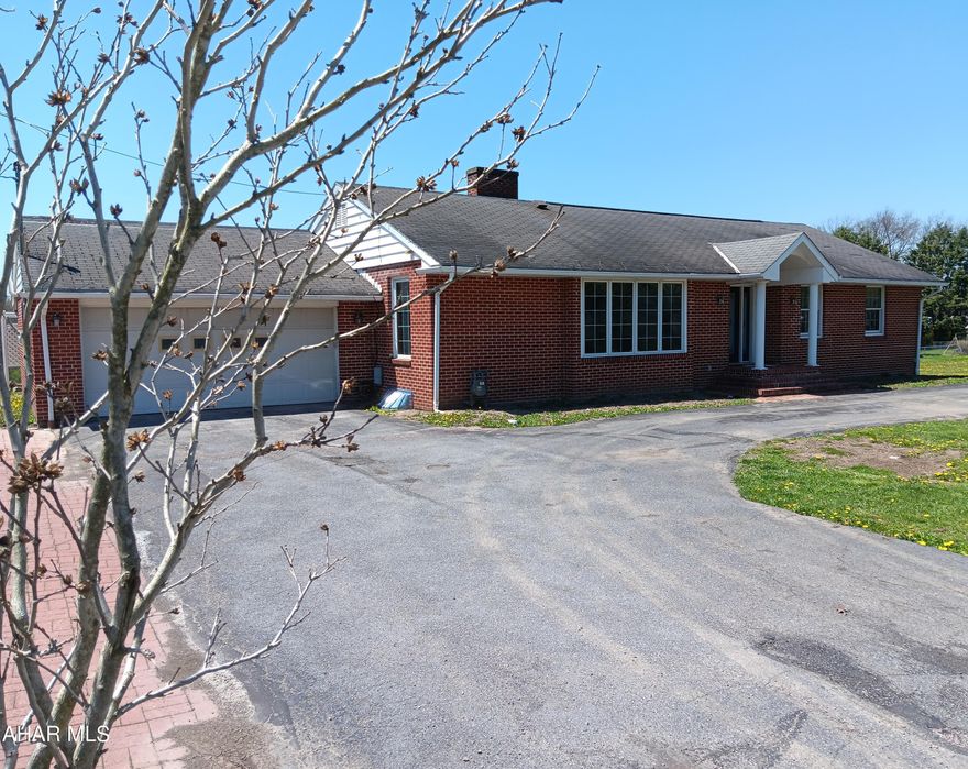 One story living at its best. Roomy Home with so many positives. Lots of Bedrooms and Bathrooms. Great and Big Back Yard Space for Entertaining. Just outside of the Borough and close to all Amenities. Check out the Street and Neighborhood!