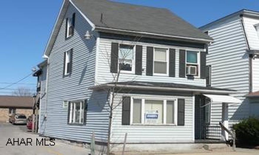 AC 1ST FLOOR. CENTRAL VAC 1ST FLOOR. 1ST FLOOR 32.3X16.11, 1/2 BATH, LAUNDRY & KITCHEN. 2ND FLOOR LIVING ROOM, KITCHEN, 1 BEDROOM. 3RD FLOOR 1 BEDROOM HEATED. OFF STREET PARKING. ELECTRIC COULD BE SEPARATED. FORMERLY A BEAUTY SALON. STOVE, REFRIG., WASHER & DRYER INCLUDED. CALL KATHY SEYMORE ASSOC. BROKER 312-2528.