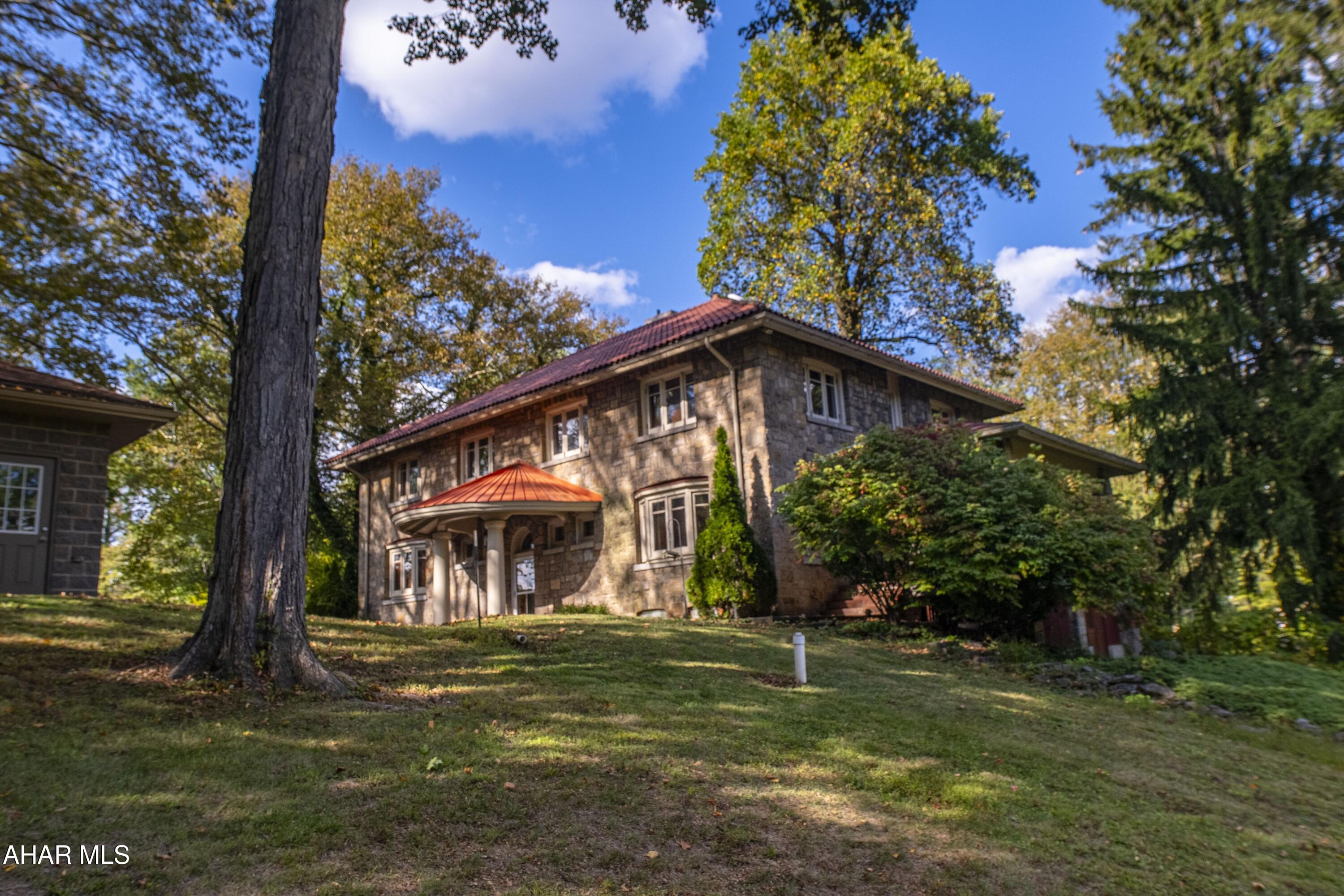 Baker Mansion - Residential