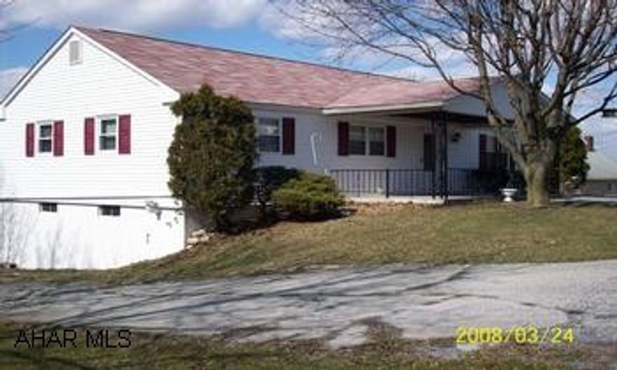 Modular Home Modular Home in Spring Cove School District . Nestled on a lot 100x150 this home has LR, DR, kitchen, 3BR, 2 full BA, garage, new roof, vinyl siding, exterior doors, double thermopane tilt-in windows, new storm doors. NIce quiet street.  Motivated seller says bring an offer!!! Any repairs will be fixed.