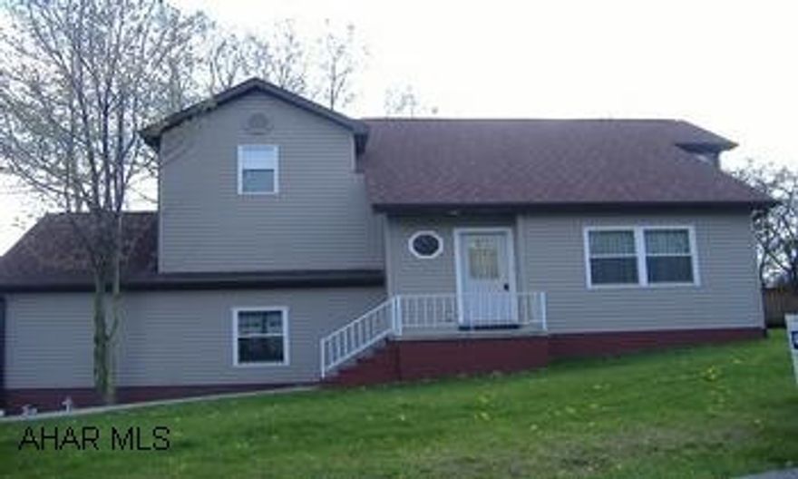 EXTRMEMLY NICE HOME...... EASY TO SHOW  ....VACANT......HOME HAS BEEN WINTERIZED