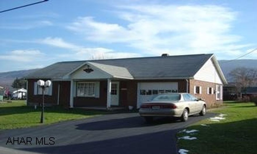 Brick Ranch, Level Lot 75x120.  Some New Windows, Newer Roof.  Move in Condition!  Great Bellwood Area!