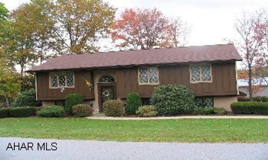 Lovely Bi-Level, Located in Hollidaysburg Manor with  curb appeal. Move right in!! Lovely living room,formal dining room doors lead to cover deck, Large Family Room with pellet stove, Home has Oak Cabinets in Kitchen, plaster walls. Lovely Bi-Level  located in Hollidaysburg Manor with Curb-Appeal. Move right in!! Lovely living room,formal dining room doors lead to cover deck, Large Family Room with pellet stove, Home has Oak Cabinets in Kitchen, plaster walls, new carpet in some rooms,Central air with heat pump large Master Bedroom!! Must See Inside of this home!!  Frankstown Elementry.