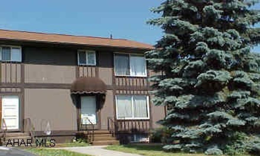 Nice 3 Bedroom- End Unit Sellers are Licensed Realtors- Roof Replaced 2004-Exterior painted 2004- New Carpet 2001- New Toilets 2003- Will be Vacant 6/30/ 05