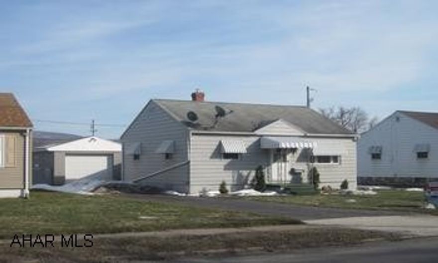 Excellent Condition - 2/3 Bedrooms - Finished Basement W / Family Room, 3/4 Bath, Laundry, And Extra Bedroom - 1 1/2 Car Garage - Nice Level Lot - Newer Roof & Furnace 1 Year Old - Must See!!! Excellent Condition - 2/3 Bedrooms - Finished Basement W / Family Room, 3/4 Bath, Laundry, And Extra Bedroom -     1 1/2 Car Garage - Nice Level Lot - Newer Roof & Furnace 1 Year Old - Must See!!!