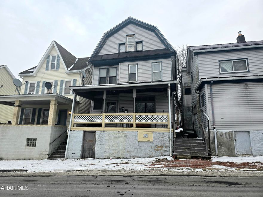 New PRICE !  Motivated Seller! Calling all investors!  This 3 to 4 unit property has unlimited potential.  Units 1,2, and 4 are all 1 bedroom 1 bathroom.  Unit 3 is set up as a studio or used as storage without a bathroom.