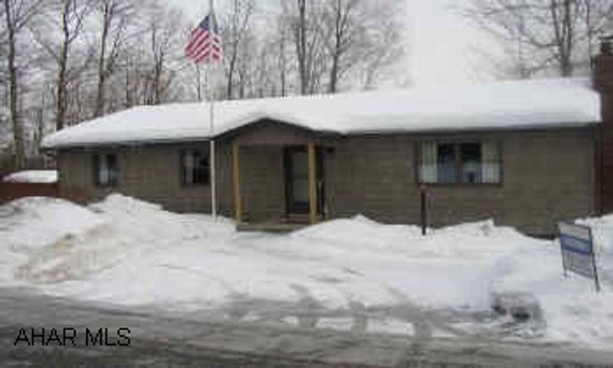 GLENDALE YEAROUND RANCH OFFERS 4BR, 1.75 BATH, FINISHED BASEMENT, ELECTRIC AND PROPANE HEAT, 1 INTEGRAL GARAGE AND 1 CAR DETACHED GARAGE (24X20), WHEEL CHAIR ACCESSIBLE (36" DOORWAYS AND HALL) AMENITIES INCLUDE POOL, TENNIS, BOATING, FISHING, SECONDARY PROPANE HEAT. 2 LOTS   120X135, 121X172, EXCELLENT VIEW.  CALL CRYSTAL 946-4343 X164 OR 943-2470.