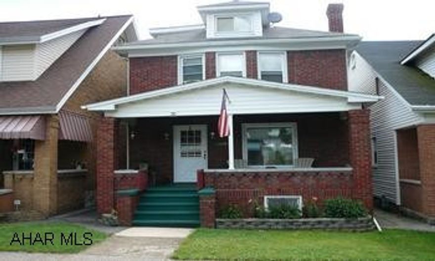 NICELY UPDATED 2 STORY IN FAIRVIEW. COMPLETELY FINISHED BASEMENT W/KITCHEN, BATH 4TH BR, & FAMILYROOM. GREAT FOR STUDENTS OR IN-LAWS. ENTIRE HOUSE HAS BLOWN INSULATION. GOLFERS PUTTING GREEN ON FRONT PORCH. LARGE ATTIC FOR STORAGE.  CALL CRYSTAL 931-2470. NICELY UPDATED 2 STORY IN FAIRVIEW. COMPLETELY FINISHED BASEMENT W/KITCHEN, BATH, 4TH BR, & FAMILYROOM. GREAT FOR STUDENTS OR IN-LAWS. ENTIRE HOUSE HAS BLOWN INSULATION. REFRIGERATOR & STOVE PURCHASED IN APRIL 2008.  GOLFERS PUTTING GREEN ON FRONT PORCH. LARGE ATTIC FOR STORAGE. CALL CRYSTAL 931-2470.