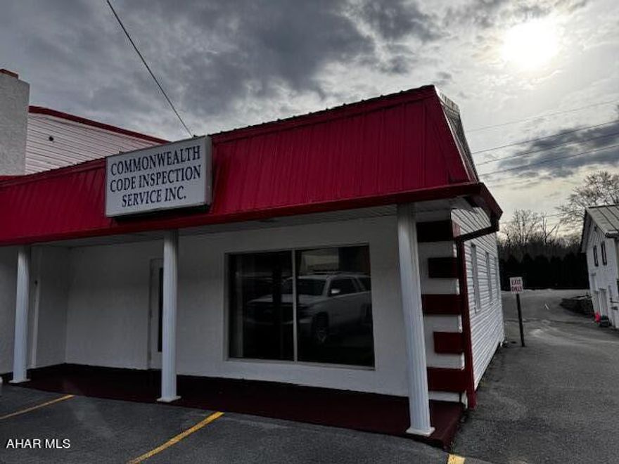 High visibility Commercial lease on Lincoln Highway. Has appx 1000 sq feet on main level , currently 2 offices, reception area, conference room,  breakroom area and bathroom. Tenant can reconfigure and change space in to what they want , upstairs space is available with the main space but can not be rented separate. upstairs has an extra 1000 sq ft and also a bathroom . All utilities are the tenants responsibility. Both spaces heated by the same heat pump with back up oil. If renting just the main floor, lease price is $900 and if doing both spaces price is $1500
Call to take a look!