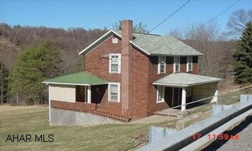 2 STORY, 2 BR., POSSIBLE 3rd BR., 1 BATH  FIRST FLOOR, 1 CAR DETACHED GARAGE 2 STORY 2 BR. POSSIBLE 3rd BEDROOM, 1 BATH ON FIRST FLOOR, OIL HOT WATER HEAT, 1 CAR DETACHED GARAGE, 1/2 ACRE,   NO SIGN.