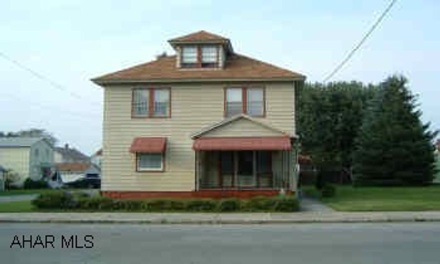 4 BR home on double lot with 2 car detached garage.  Hardwood floors, pocket doors and eat in kitchen. 24 hour notice required for all showings.  Please no showings until after 1pm.