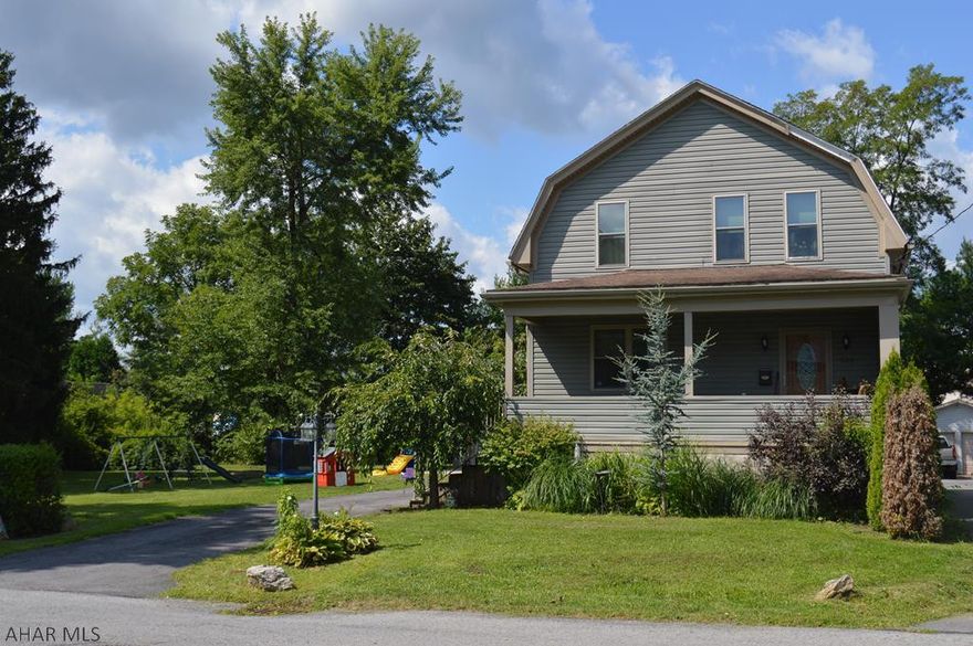 Beautiful home with an openconcept floor plan. 3 bedroom, 1.5 bath, first floor laundry. Perfect location in Altoona close to everything you would need. Gorgeoushardwood floors throughout. The kitchen bar is made of stacked stone and the glass backsplash in the kitchen enhances the look of the cherry cabinets. The home sits on a large flat lot with an oversized 2 car garage and spacious yard.