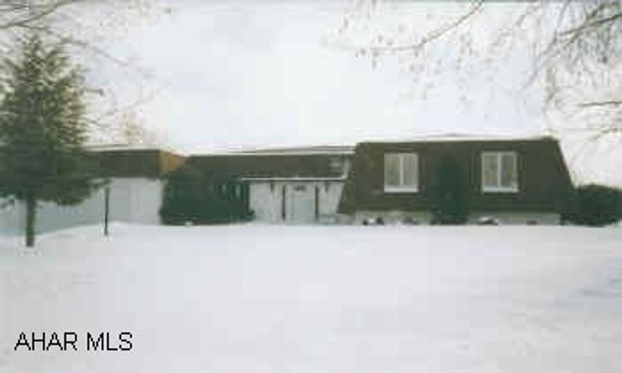 REALLY NEAT HOUSE, FRESHLY PAINTED THROUGHOUT, VERY SPACIOUS FAMILY ROOM WITH WET BAR AND FIREPLACES, MODERN KITCHEN, NEW GARAGE DOOR, CENTRAL VAC (NO HOSE)  LEVEL .815 LOT.