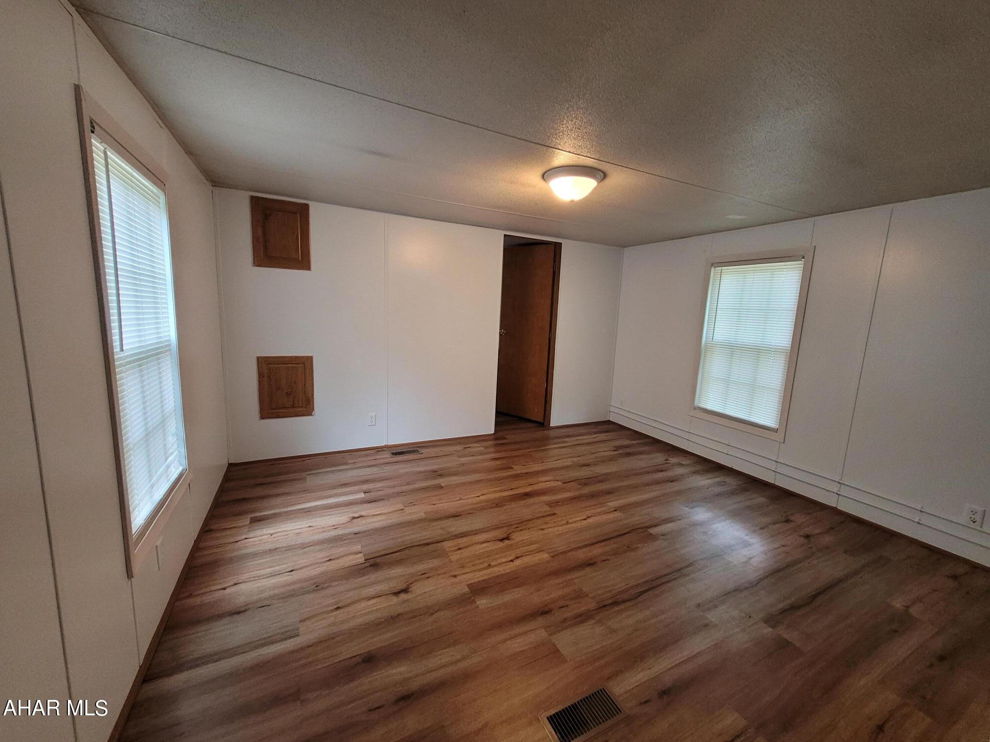 Glendale Yearound - Residential