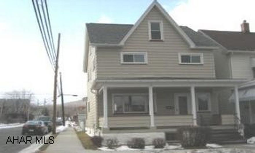 2.5 STORY 3 BEDROOM, 1 FULL BATH, FENCED YARD. HOME HAS LARGE KITCHEN. FINISHED ATTIC, NEW PAINT AND CARPETING, VERY CLEAN READY FOR OCCUPANCY.