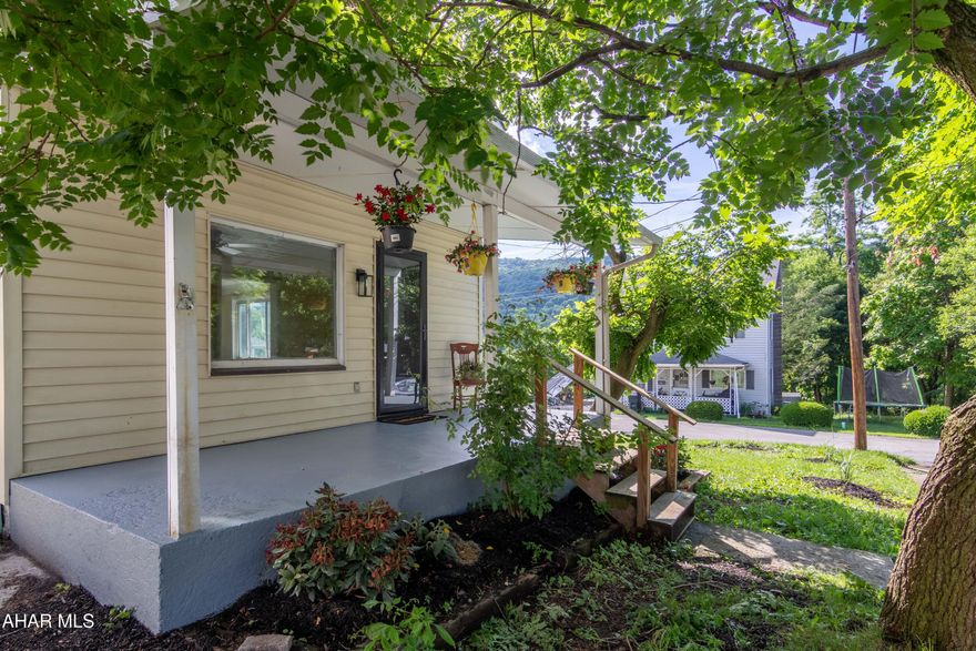 Newly remodeled cottage feel 3 bedroom 2bath house in Roaring Spring. Laundry on first floor, off street parking, and master bath.