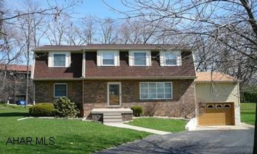 GREAT HOME TO RAISE A FAMILY! CONVENIENTLY LOCATED TO LOTS! NICE LOT SITUATED AT END OF CUL-DE-SAC. NICE FAM. RM LEADS TO DECK.  EXTRA MATERIALS TO FINISH 2 BATHROOMS (2) VANITIES, (2) COMMODES & VINYL. BUS STOPS CLOSE. BAKER SCHOOL. CALL CRYSTAL 931-2470 GREAT HOME TO RAISE A FAMILY! CONVENIENTLY LOCATED TO LOTS! NICE LOT SITUATED AT END OF CUL-DE-SAC. NICE FAM. RM LEADS TO DECK. GREAT CLOSETS THROUGHOUT. EXTRA MATERIALS TO FINISH 2 BATHROOMS (2) VANITIES, (2) COMMODES & VINYL. BUS STOPS CLOSE. BAKER SCHOOL. CALL CRYSTAL 931-2470.