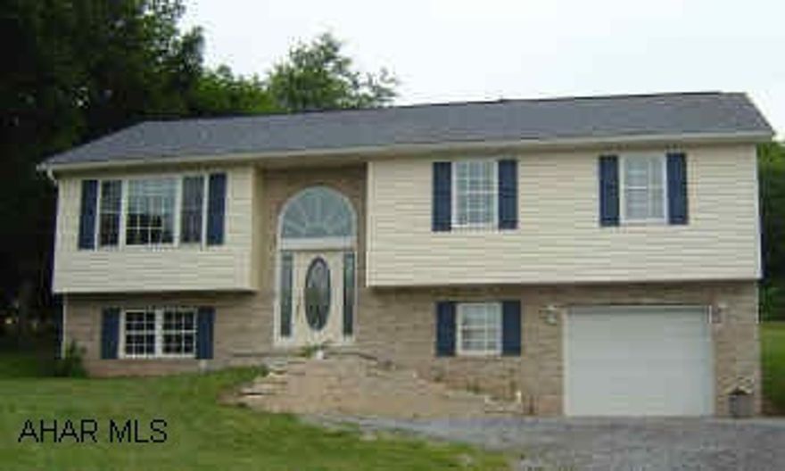 Logan Township Bi-Level 2003 - 3 BR, 2.75 BA, LR with vaulted ceiling, Ultra modern kitchen includes dishwasher, microwave, & breakfast bar, master bath with Jacuzzi garden tub, Palladium window in foyer, Garage, Patio, 100x200 Lot...$165,900! Logan Township Bi-Level 2003 - 3 BR, 2.75 BA, LR with vaulted ceiling, Ultra modern kitchen includes dishwasher, microwave, & breakfast bar, master bath with Jacuzzi garden tub, Palladium window in foyer, Garage, Patio, 100x200 Lot...$165,900!  Call Janet Burley 942-3112.