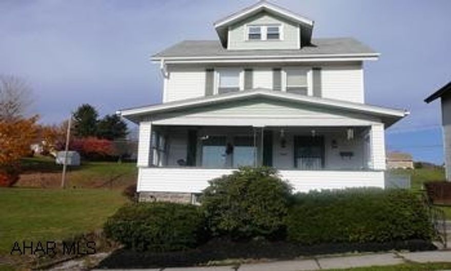 WELL MAINTAINED 3-4 BR, 1.75 BATH HOME, SITUATED ON LARGE FENCED-IN LOT. ORIGINAL WOODWORK. NEWER KITCHEN W/NOOK. ATTIC IS NICELY FINISHED AND HEATED. ALL APPLAINCES STAY. CALL CRYSTAL 931-2470. WELL MAINTAINED 3-4 BR, 1.75 BATH HOME, SITUATED ON LARGE FENCED-IN LOT. ORIGINAL WOODWORK. NEWER KITCHEN W/NOOK. ATTIC IS NICELY FINISHED AND HEATED. ALL APPLIANCES STAY. CALL CRYSTAL 931-2470.