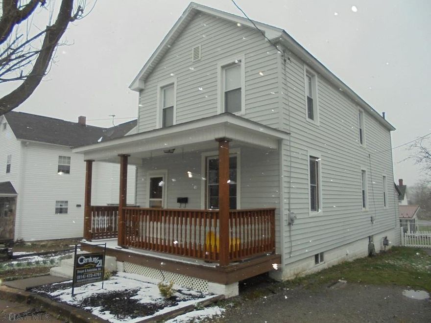 Well maintained 3 BR home with several updates, including a new bathroom. Nicely located within walking distance of town. A lot of character with plastered walls, original hardwood floors and woodwork. Priced to sell quickly, so call today to tour the inside