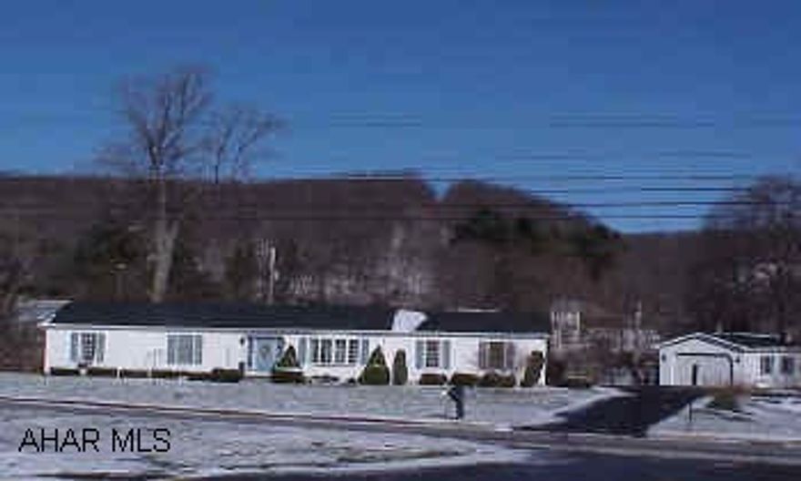 Super Ranch with large rooms.  Move-in condition - Pretty Pergoda overlooking stream in back yard.  1-car attached garage plus oversized 1-car detached garage.  Non functional fireplace in family room.  Workshop in basement.  Two cats - do not let out!! Super Ranch with large rooms.  Move-in condition - Pretty Pergoda overlooking stream in back yard.  1-car attached garage plus oversized 1-car detached garage.  Non functional stone fireplace in family room. Workshop in bsmt.  Two cats - do not let out!!