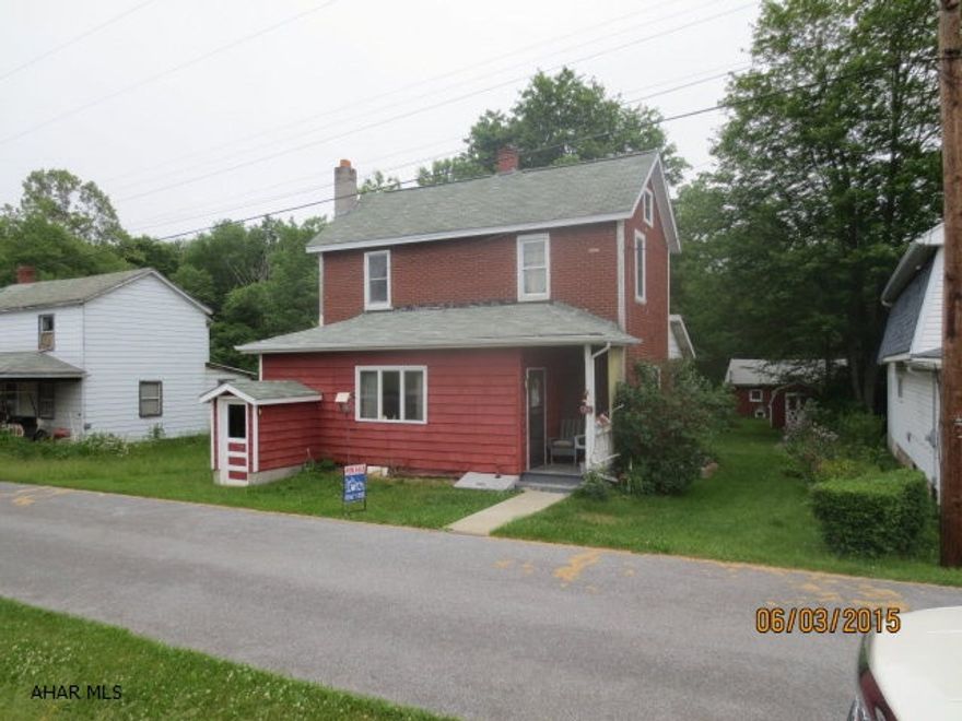 House in need of work.According to the flood map the property is not in the flood zone but it should be verified.