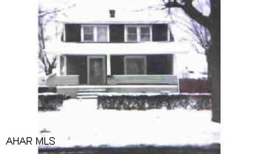 Newer roof, spacious rooms. all appliances stay, level lot, garden heights. Newer roof, spacious rooms. all appliances stay, level lot, garden heights. Electric system - 100 amp