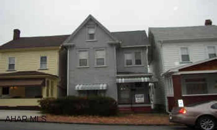 NICE STARTER HOME. NEWER ROOF. ATTIC COULD BE FINISHED.