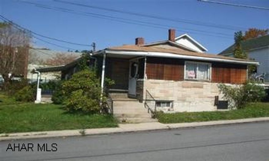 Cozy 3 bedroom ranch.  Great starter or investment property. Cozy 3 bedroom ranch.  Great starter or investment property.