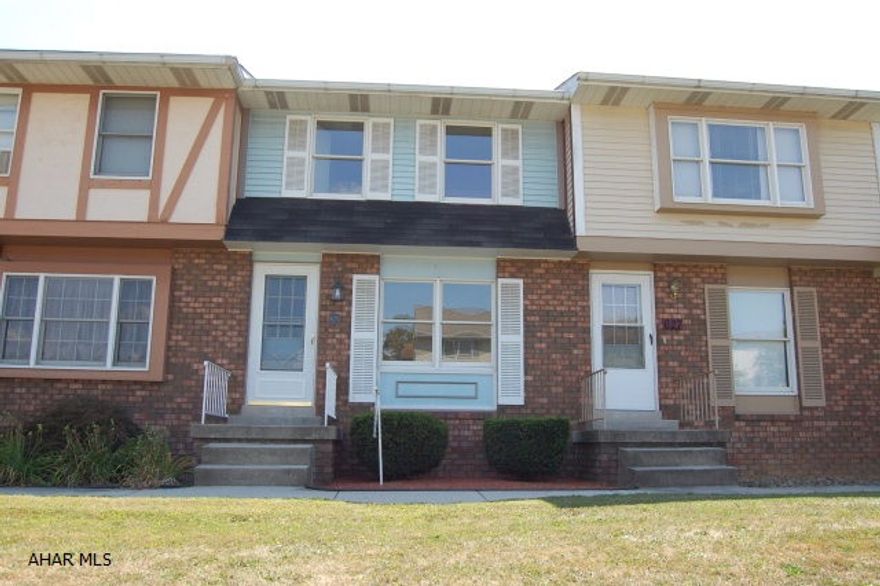 Here's your chance to own a great townhouse in a wonderful neighborhood.  The owner did not cut any corners with this newly remodeled beauty.  Kitchen updated with new flooring, countertops, and sink/faucet. Both bathrooms renovated from top to bottom with ceramic tile floors.  High efficiency HVAC system recently installed. HVAC system is set up so a central air unit can easily be added for under $2000.  You have to check this one out, won't last.  Just load up your contents and move right in.