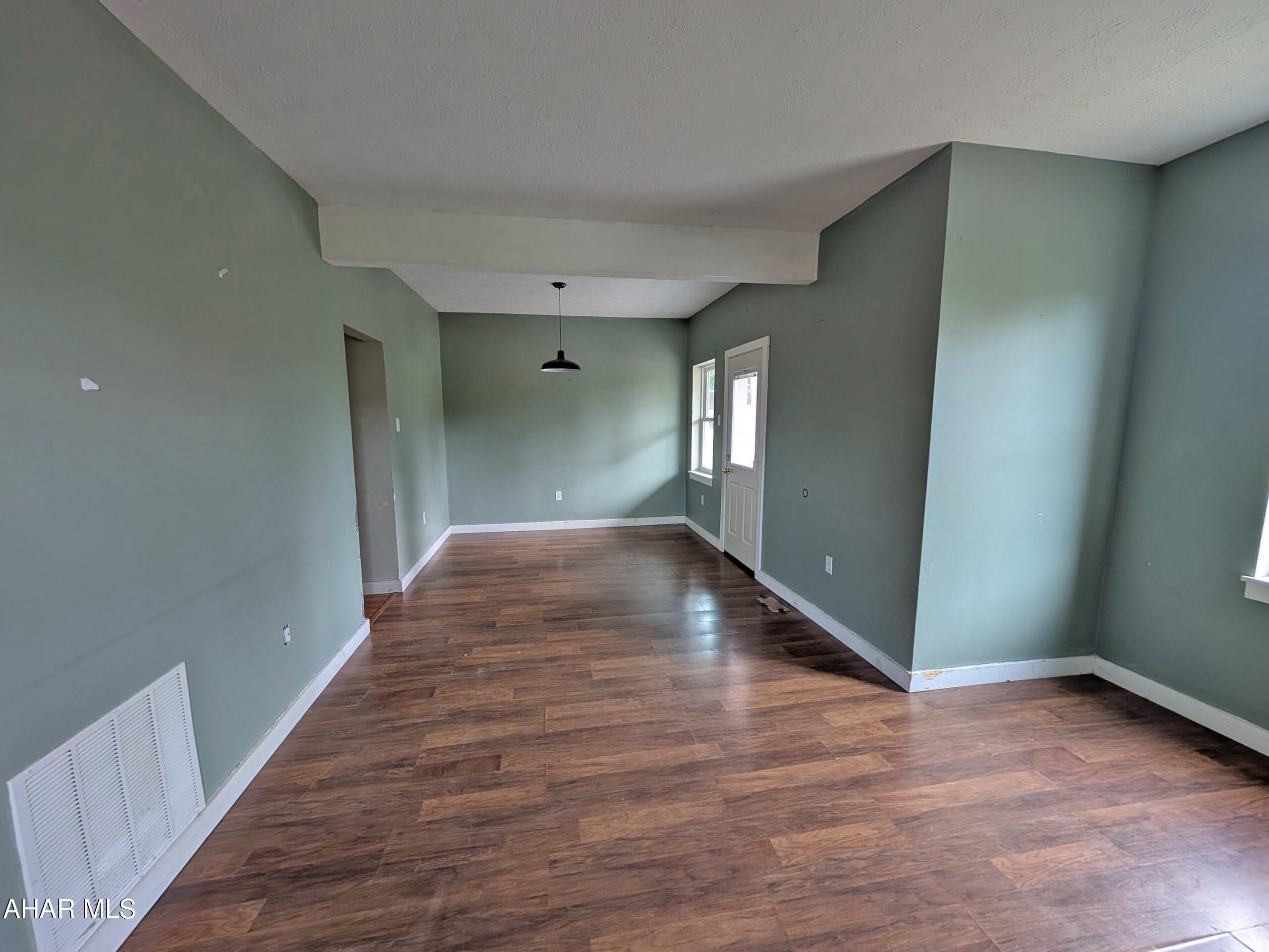 Saxton - Residential